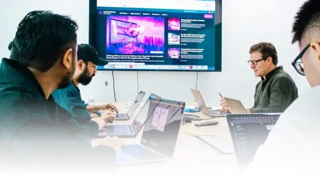 Admiral team working together — review image